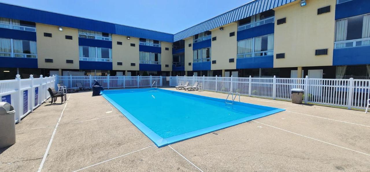 Days Inn By Wyndham Fort Wright Cincinnati Area Exterior photo