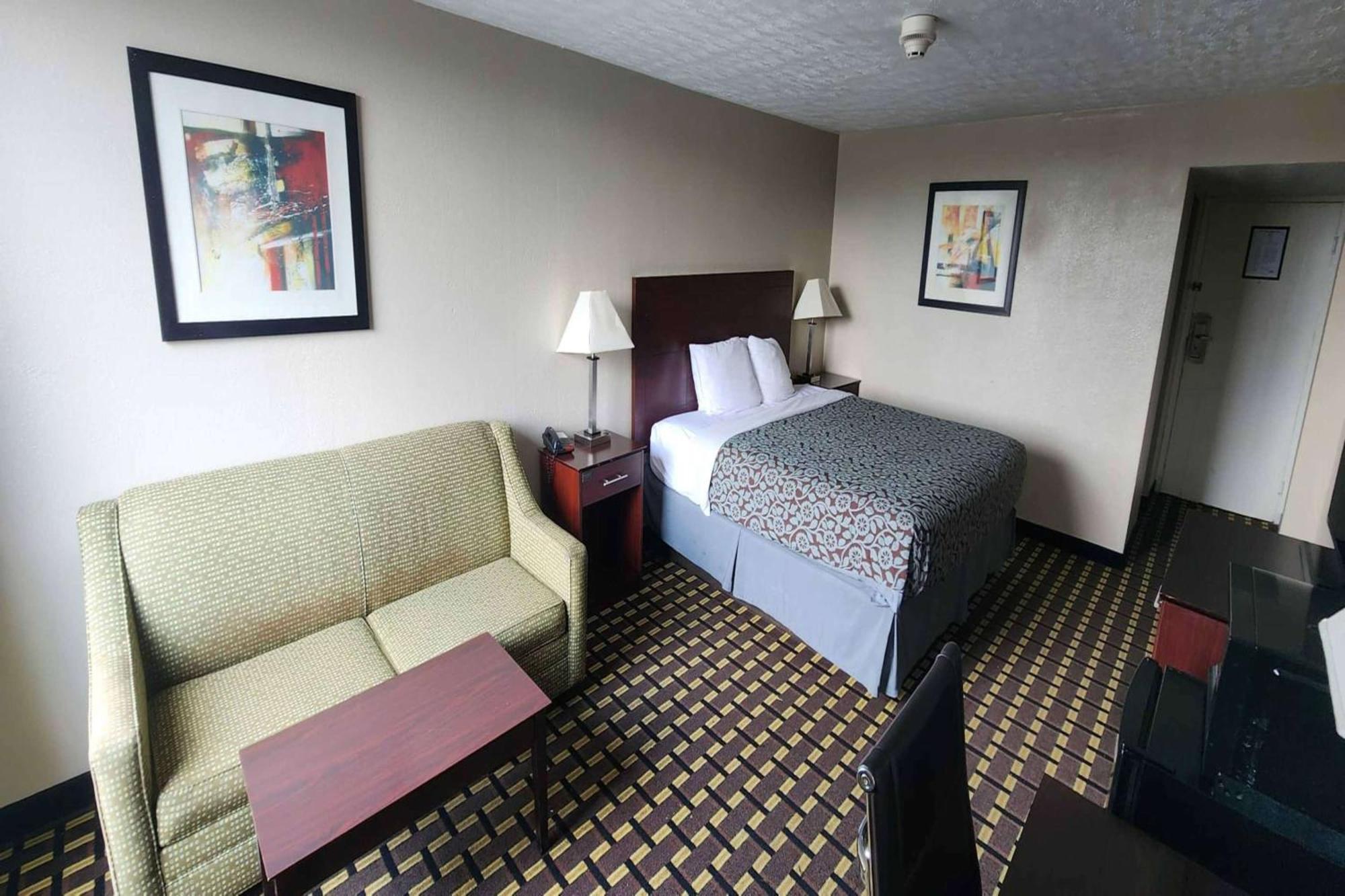 Days Inn By Wyndham Fort Wright Cincinnati Area Exterior photo