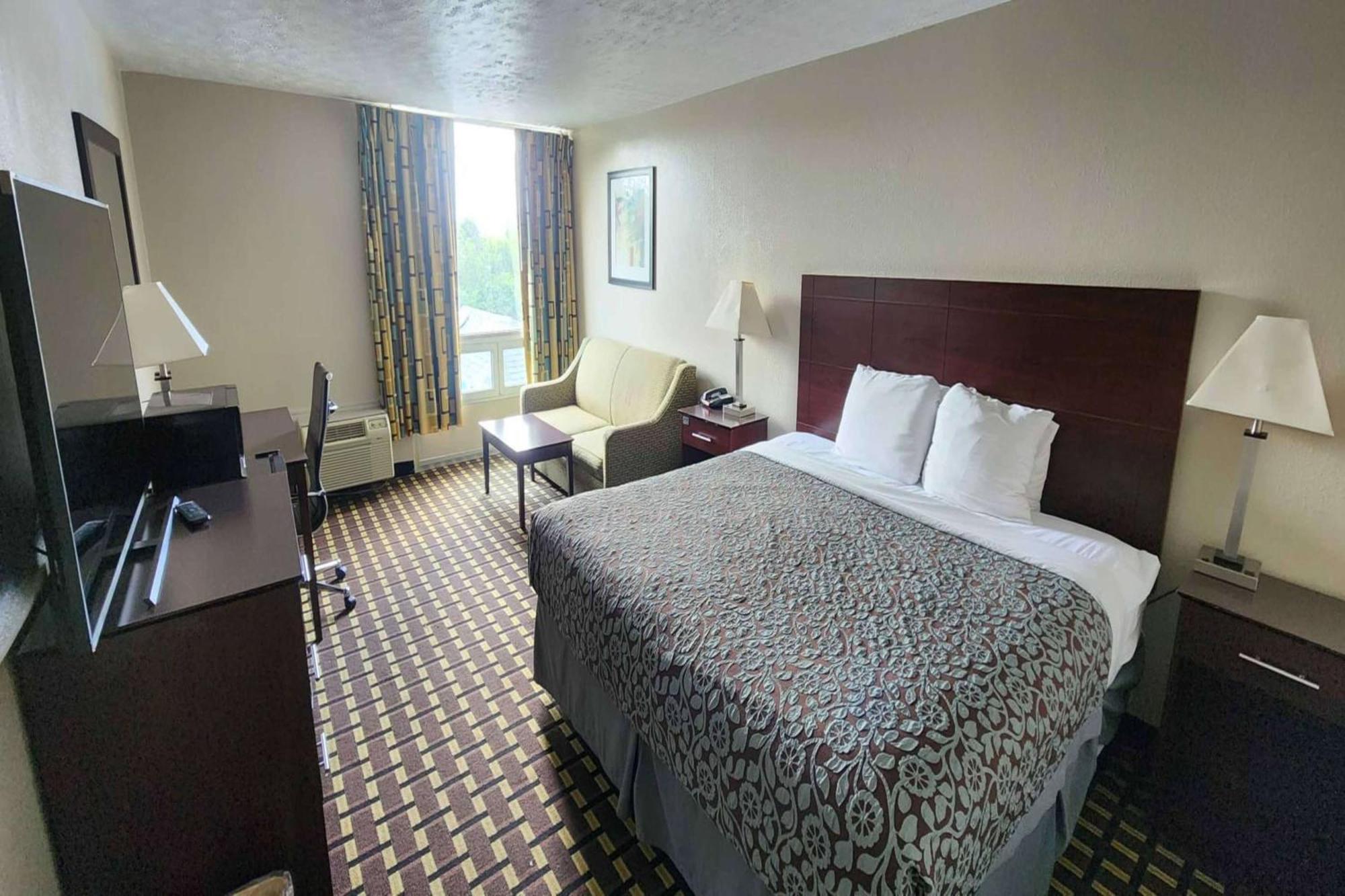 Days Inn By Wyndham Fort Wright Cincinnati Area Exterior photo