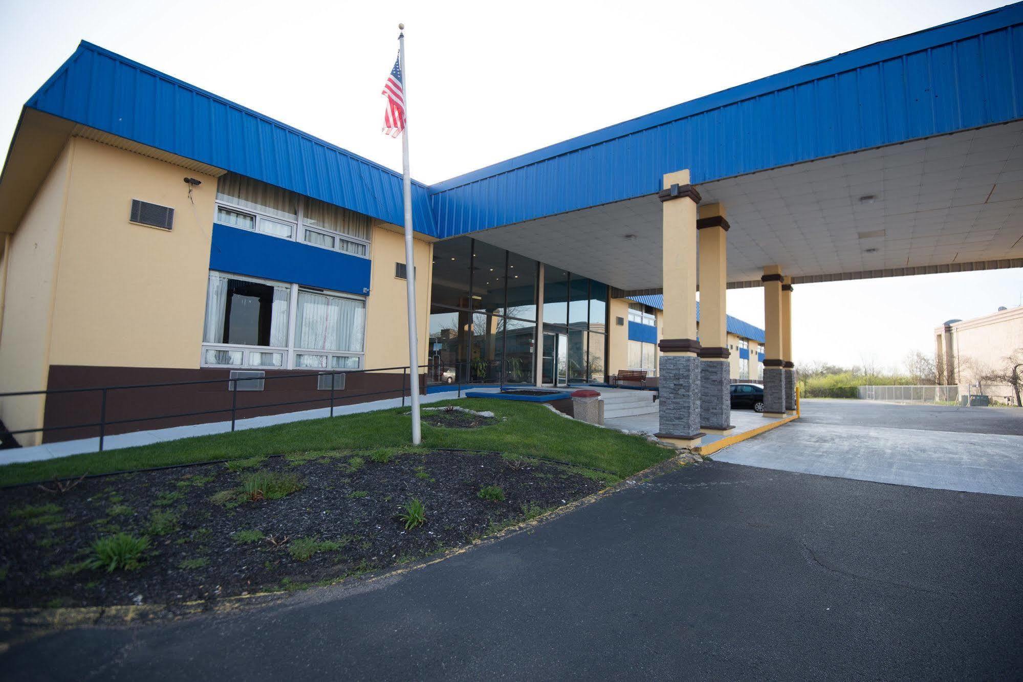Days Inn By Wyndham Fort Wright Cincinnati Area Exterior photo