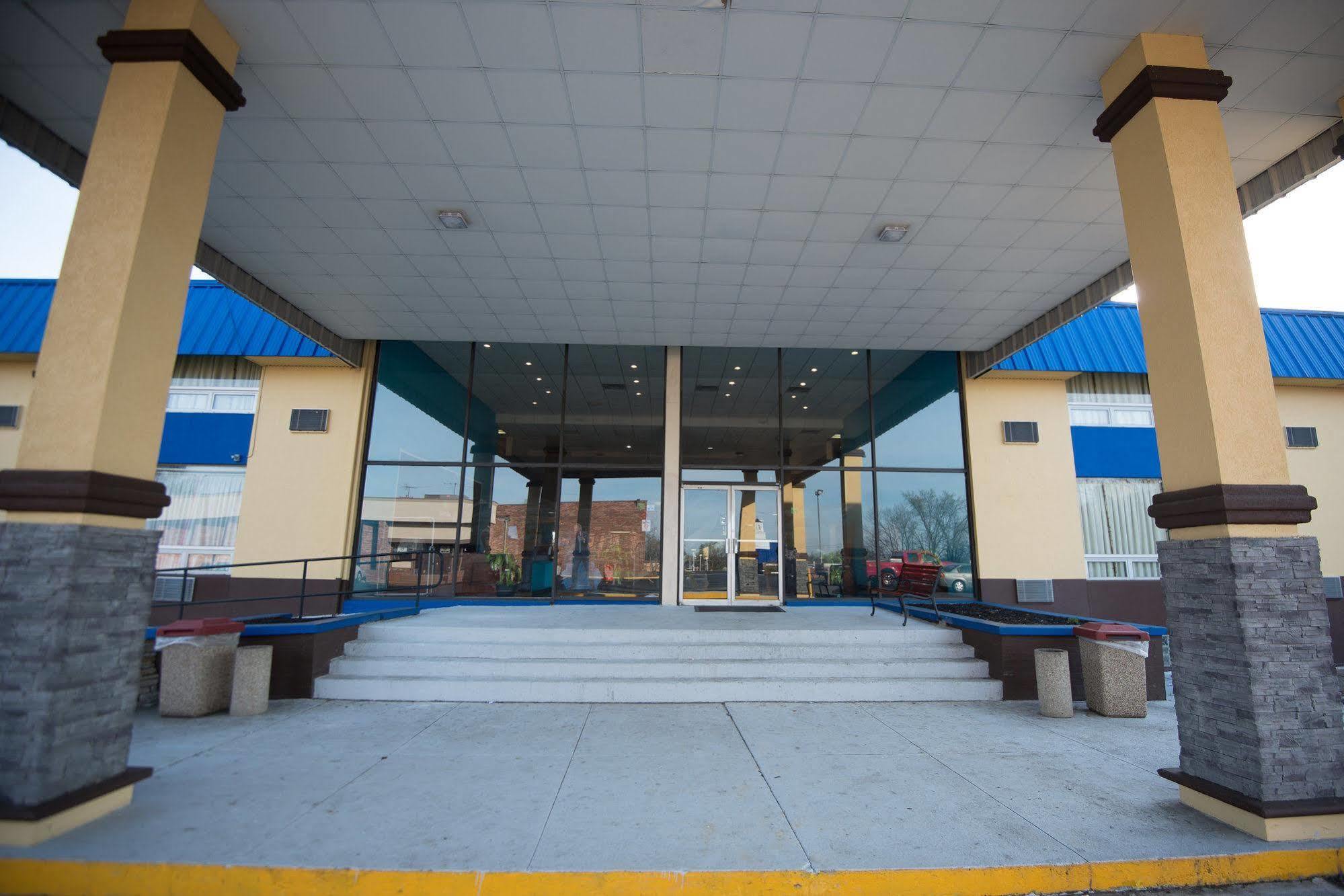 Days Inn By Wyndham Fort Wright Cincinnati Area Exterior photo